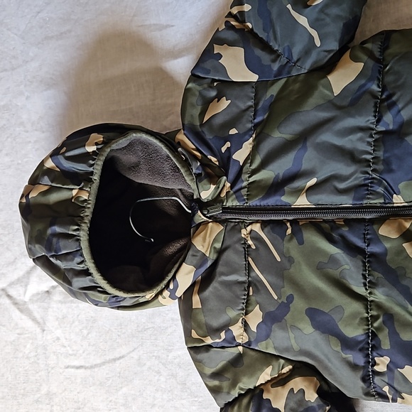 Old Navy Baby Camouflage Puffed Footed Snow Hoodie Jumpsuit Size 6 to 12 months - Picture 3 of 14